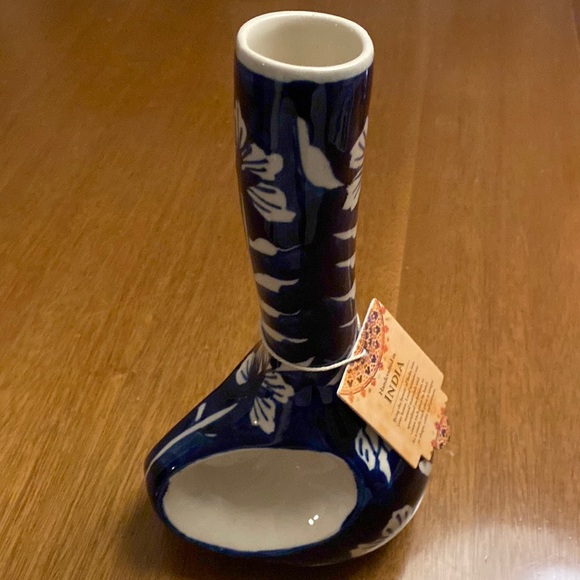 Ceramic Vase - Picture 2 of 6